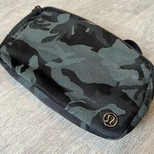 Lululemon Everywhere Belt Bag